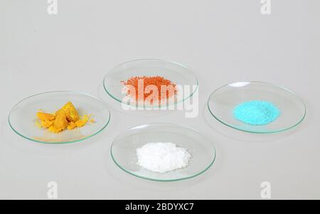 Sostanze chimiche in esposizione Foto Stock