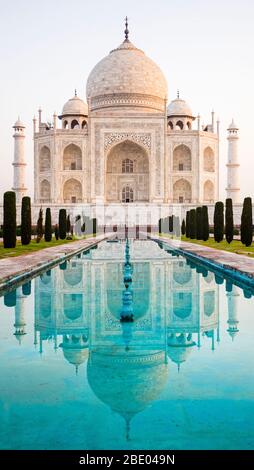 Taj Mahal esterno, Agra, Uttar Pradesh, India Foto Stock