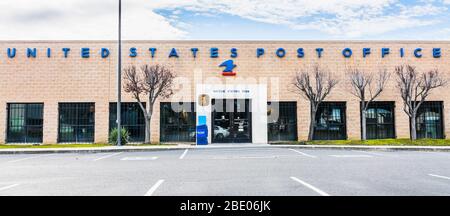 12 gennaio 2020 San Jose / CA / USA - Ufficio servizi postali degli Stati Uniti nella zona sud della baia di San Francisco Foto Stock