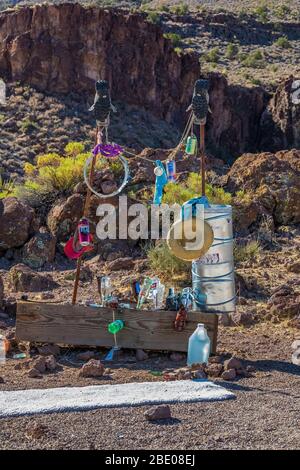 Monumento commemorativo vicino al Passo Sittreaves lungo la storica Route 66 in Arizona, USA Foto Stock