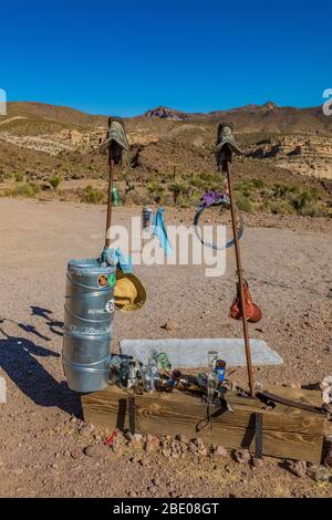 Monumento commemorativo vicino al Passo Sittreaves lungo la storica Route 66 in Arizona, USA Foto Stock