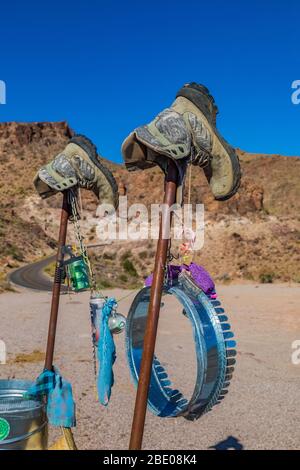 Monumento commemorativo vicino al Passo Sittreaves lungo la storica Route 66 in Arizona, USA Foto Stock