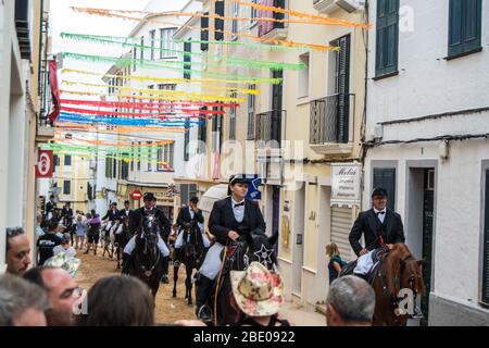 Equitazione tradizionale spagnola al Festival di Gràcia a Mahón, Minorca Foto Stock