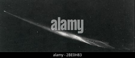 La cometa Ikeya-Seki era una cometa di lungo periodo scoperta indipendentemente da Kaoru Ikeya e Tsutomu Seki. Quando si avvicinò gli osservatori perihelion hanno riferito che era chiaramente visibile nel cielo diurno accanto al Sole. Si è rivelato essere una delle comete più luminose viste negli ultimi mille anni, ed è talvolta conosciuta come la Grande Cometa del 1965. Una grande cometa è una cometa che diventa eccezionalmente luminosa; non c'è una definizione ufficiale, spesso il termine sarà attaccato alle comete che diventano abbastanza luminose da essere notate da osservatori casuali che non sono attivamente alla ricerca di loro, e diventare ben noto outside Foto Stock