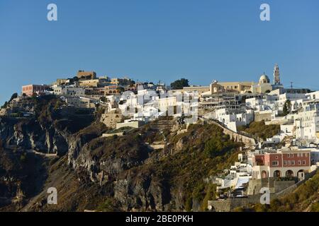 Bianca con case in Fira, Stantorini. La Grecia Foto Stock