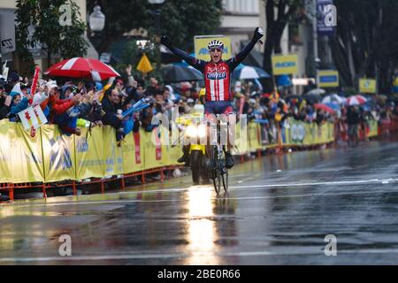 21 febbraio 2008. Il ciclista canadese Dominique Rollin (Toyota-United) vince la quarta tappa dell'Amgen Tour della California a San Luis Obispo, California. Foto Stock