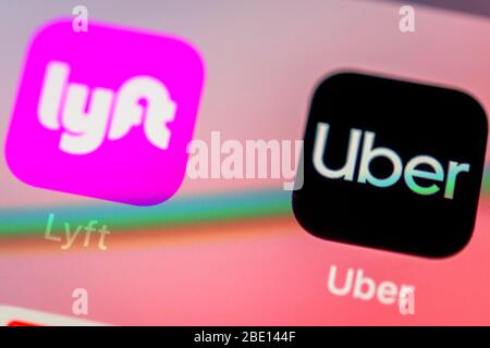 Uber e Lyft App, servizio taxi, icona, logo, display, iPhone, telefono cellulare, smartphone, iOS, scatto macro, dettaglio, formato completo Foto Stock