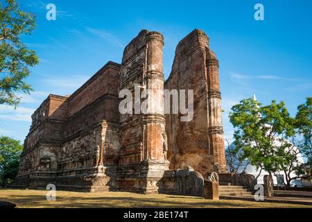 Antica città di Polonnaruwa, foto di una statua di Buddha a Lankatilaka Gedige, sito patrimonio dell'umanità dell'UNESCO, Sri Lanka, Asia Foto Stock