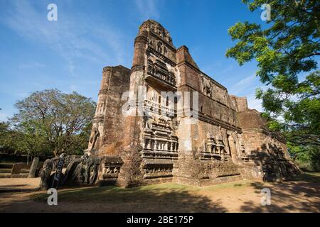 Antica città di Polonnaruwa, foto di una statua di Buddha a Lankatilaka Gedige, sito patrimonio dell'umanità dell'UNESCO, Sri Lanka, Asia Foto Stock