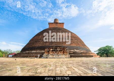 Antica città di Anuradhapura Dagoba Jetvanarama, aka Jetvanaramaya Stupa, Triangolo Culturale, Sri Lanka, Asia Foto Stock