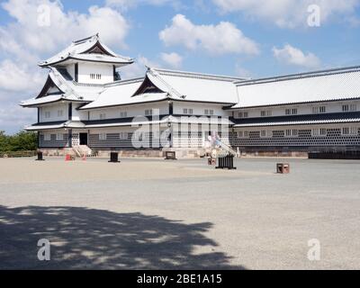 Kanazawa, Giappone - 28 settembre 2015: Giornata di sole sul terreno dello storico castello di Kanazawa Foto Stock