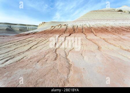 Bizzarre montagne di gesso, colorate formazioni rocciose di Boszhira in Kazakistancliff occidentale Foto Stock