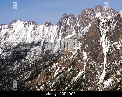 Le montagne della cascata vicino a Washington passano nel parco nazionale delle Cascades del Nord Foto Stock