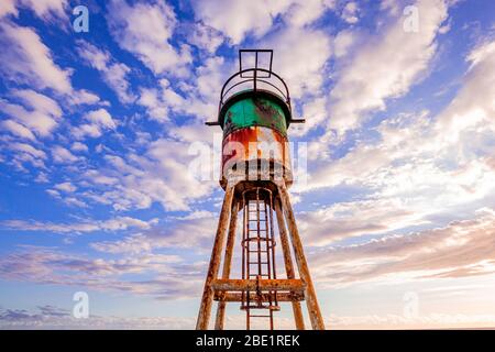 Molo e faro a Saint Pierre, la Reunion isola, Oceano Indiano, 26 aprile 2016, Saint Pierre, Franc Foto Stock