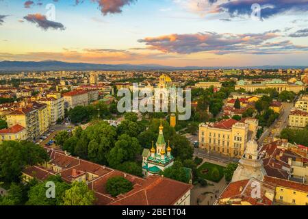 Europa, Bulgaria, Sofia, Alexander Nevsky e la cattedrale ortodossa russa di San Nikolai, vista aerea Foto Stock