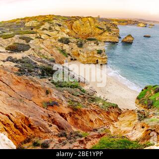 Costa Algarve Ponta da Piedade vicino a Lagos, Portogallo Foto Stock