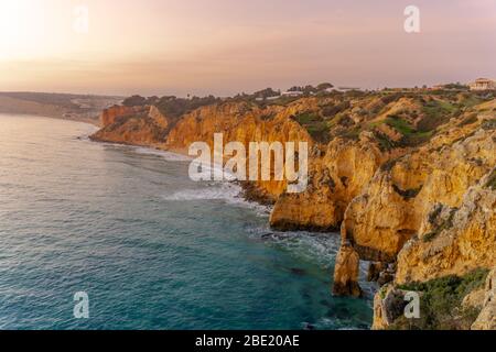 Bella baia vicino Lagos , regione Algarve, Portogallo Foto Stock