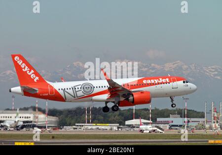 G-UZHF easyJet Airbus A320-251N a Malpensa (MXP/LIMC), Milano, Italia Foto Stock