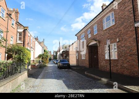 High Church Wynd, Yarm che collega tra West Street e High Street. Un tempo un'area industriale. Wynd è il dialetto North Riding per la strada stretta. Foto Stock