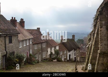 Vista dalla cima della popolare attrazione turistica di Gold Hill a Shaftsbury, Dorset. Foto Stock