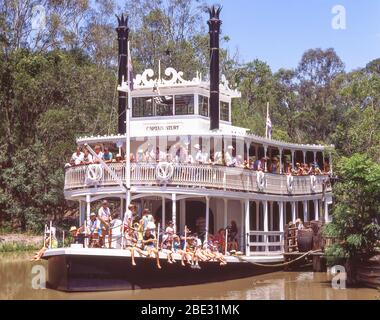 Giro in battello sul fiume 'Captain Sturt' al Dreamworld Theme Park, Coomera, City of Gold Coast, Queensland, Australia Foto Stock