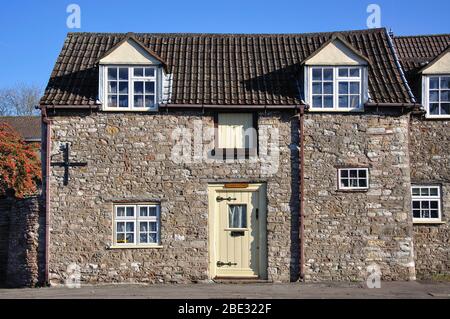 Cottage in pietra, Wickwar Road, Chipping Sodbury, Gloucestershire, England, Regno Unito Foto Stock