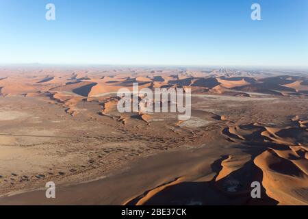 Una vista in elicottero di sossusvlei in Namibia Foto Stock