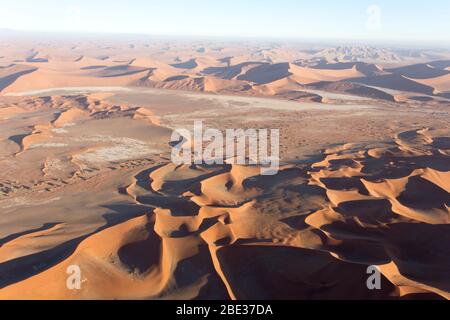 Una vista in elicottero di sossusvlei in Namibia Foto Stock