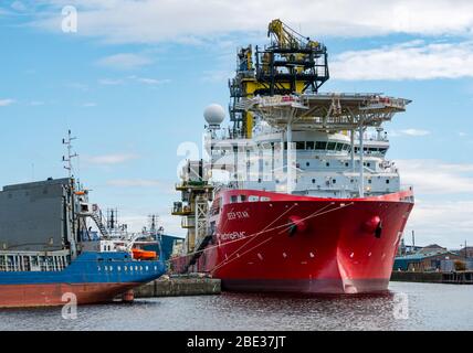 Technip Deep Star, nave offshore multiuso, Leith Harbour, Edimburgo, Scozia, Regno Unito Foto Stock