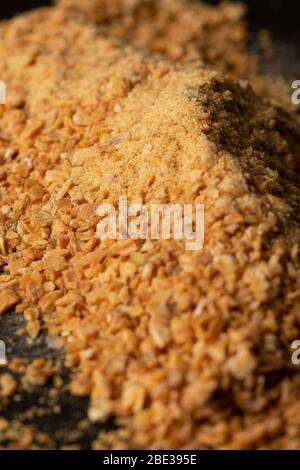 Aglio polvere fondo cornice in una forma di montagna Foto Stock