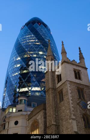 Blue Tower Gherkin Building 30 St Mary Axe, Londra EC3A 8BF di Foster & Partners Foto Stock