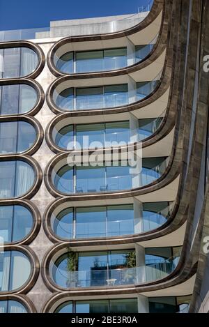 Vista sull'edificio Zaha Hadid dalla High Line di New York Foto Stock