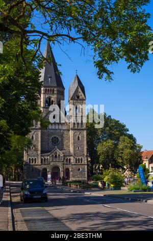 Metz, Francia - 31 agosto 2019: Chiesa protestante Tempio Neuf a Metz, vista da Place de la Comedie, Lorena, Francia Foto Stock