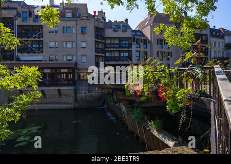 Metz, Francia - 31 agosto 2019: Vista panoramica di Metz lungo il fiume Mosella, Lorena, Francia Foto Stock