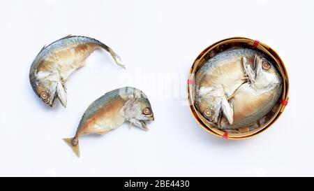 Sgombro corto con cesto di pesce. Vista dall'alto Foto Stock