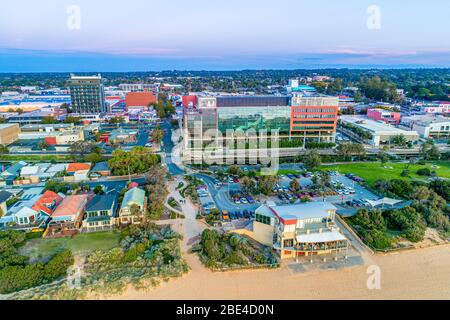 Vista aerea dell'edificio della sede centrale del South East Water a Frankston, Victoria, Australia Foto Stock