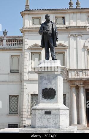 Statua di Cavour (Camillo Paolo Filippo Giulio Benso) a Padova Foto Stock