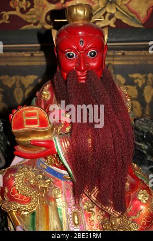 Figura cinese di Dio a Wat Phanan Choeng, Ayutthaya, Thailandia Foto Stock