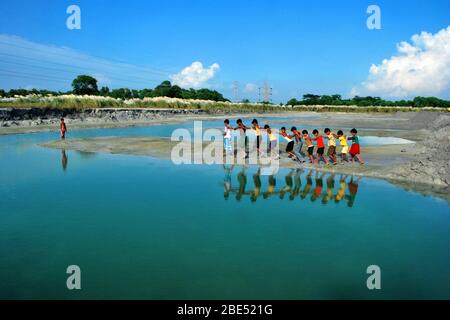 gioca a tempo al bengala rurale Foto Stock