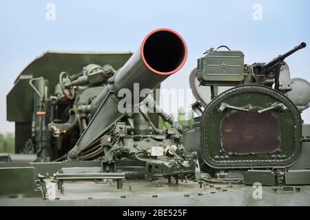 Sambek, Regione Rostov, Russia, 28 giugno 2019: La pistola della Malta semovente russa 2C4 Tulip Foto Stock