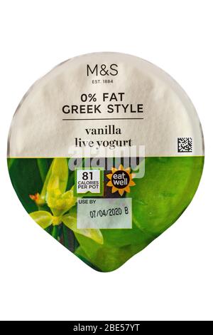 M&S 0% grasso stile greco vaniglia yogurt vivo isolato su sfondo bianco Foto Stock