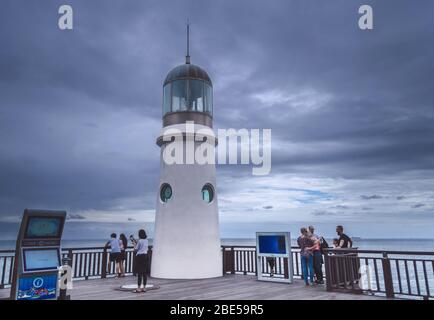 Busan, Corea del Sud 12 settembre 2019: Punto di vista dell'isola di Dongbaekseom con faro e cielo coperto Foto Stock