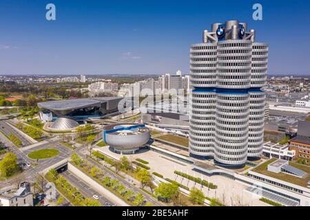 Sede centrale BMW a Monaco, Germania Foto Stock