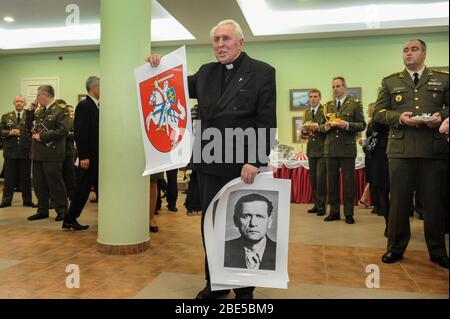 Alfonsa Svarinskas - Clergyman cattolico lituano, monsignor, dissidente, figura politica, cappellano militare, colonnello di riserva. Foto Stock