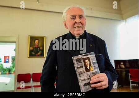 Alfonsa Svarinskas - Clergyman cattolico lituano, monsignor, dissidente, figura politica, cappellano militare, colonnello di riserva. Foto Stock