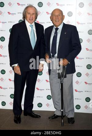 Sir Stirling Moss muore la domenica di Pasqua 2020. Fotografato con il suo amico Sir Jackie Stewart. Immagine datata 10 febbraio 2010. Foto Stock