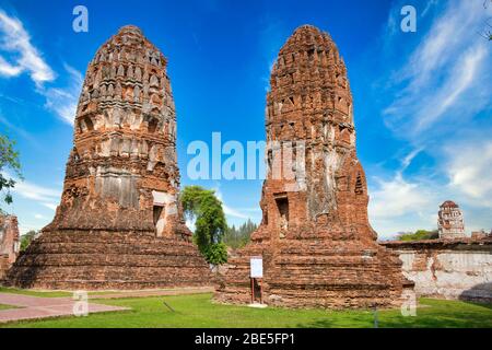 Pagoda al tempio di Wat Chaiwatthanaram, uno dei famosi templi della provincia di Ayutthaya, Thailandia. Patrimonio mondiale dell'UNESCO. Tempio in Ayutthaya storico P Foto Stock