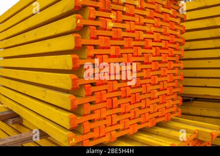 Pronto per lavori di calcestruzzo nella costruzione di un edificio in calcestruzzo. Casseforme per costruzioni Foto Stock