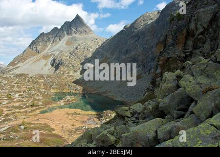 Die Bergseen Crap ALV mit dem Dschimels im Hintergrund oberhalb des albulapass in Graubünden, Schweiz Foto Stock