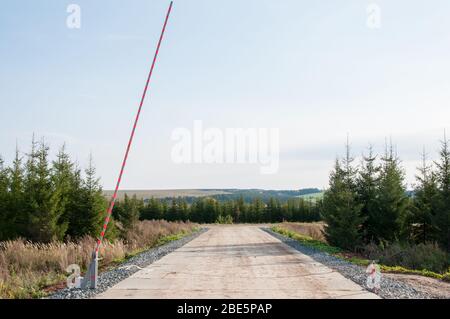 Ingresso all'area protetta. Barriera all'ingresso. Punto di controllo. Foto Stock